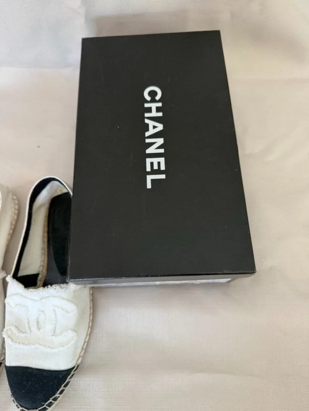 Authentic Chanel CC Canvas Espadrilles White Black Cap Toe Flats 39 11P Spain